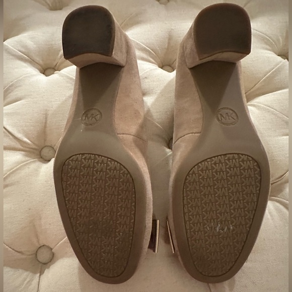 MICHAEL Michael Kors Tan Suede Block Heels with Bow 7M - Picture 6 of 6